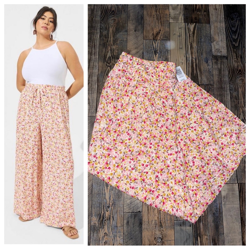 NWT Torrid Pull-On Wide Leg Washable Gauze High Rise Pant.